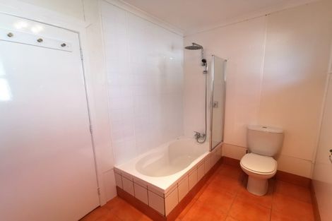 Photo of property in 31 Beaubank Road, Kelston, Auckland, 0602