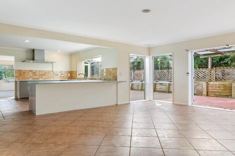 Photo of property in 8 Thornbill Rise, Unsworth Heights, Auckland, 0632