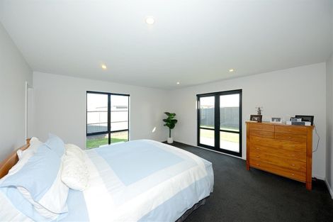 Photo of property in 24 Davaar Crescent, Broomfield, Christchurch, 8042