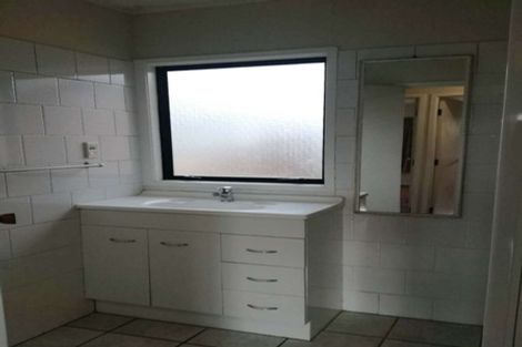 Photo of property in 5 Caribbean Drive, Unsworth Heights, Auckland, 0632