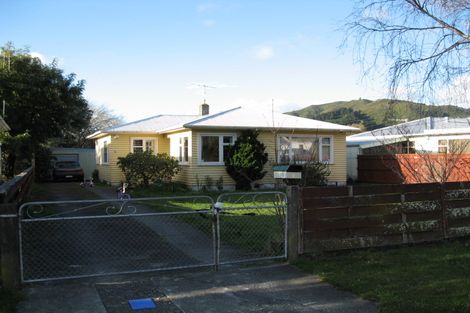 Photo of property in 6 Hay Street, Wainuiomata, Lower Hutt, 5014