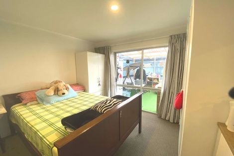 Photo of property in 24 Newington Road, Henderson, Auckland, 0612