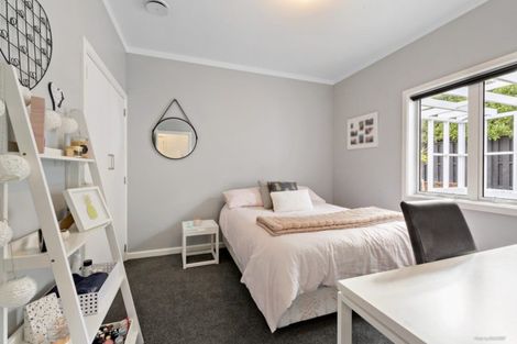 Photo of property in 1 Glentui Grove, Khandallah, Wellington, 6035
