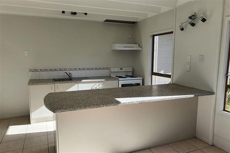 Photo of property in 54 Makora Road, Massey, Auckland, 0614