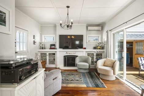 Photo of property in 1/24 Toroa Street, Torbay, Auckland, 0630
