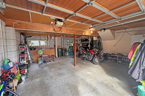 Photo of property in 8 Langstone Place, Chatswood, Auckland, 0626