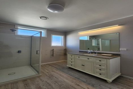 Photo of property in 464 South Road, Omata, New Plymouth, 4374