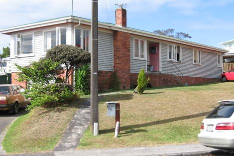 Photo of property in 4 Barron Drive, Green Bay, Auckland, 0604
