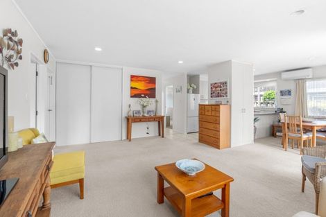 Photo of property in 7/28a Godley Road, Green Bay, Auckland, 0604