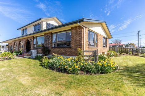 Photo of property in 13 Church Street, Winton, 9720