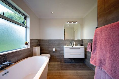 Photo of property in 18 Hyla Road, Haumoana, 4102