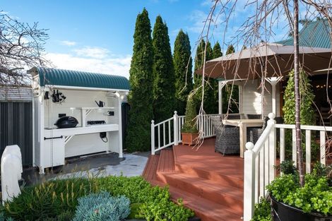 Photo of property in 100 Church Road, Taradale, Napier, 4112