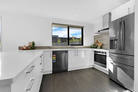 Photo of property in 16 Lippiatt Crescent, Pokeno, 2402