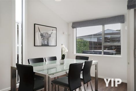 Photo of property in 8 Gow Street, Newlands, Wellington, 6037