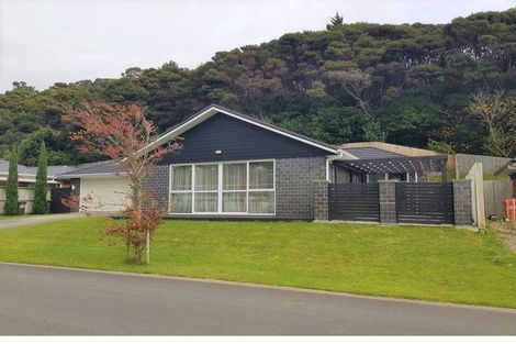 Photo of property in 17 Banks Boulevard, Whitby, Porirua, 5024