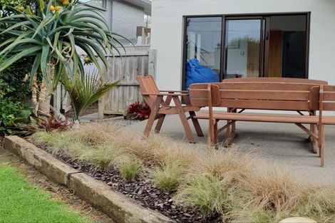 Photo of property in 1/32 Beach Road, Castor Bay, Auckland, 0620