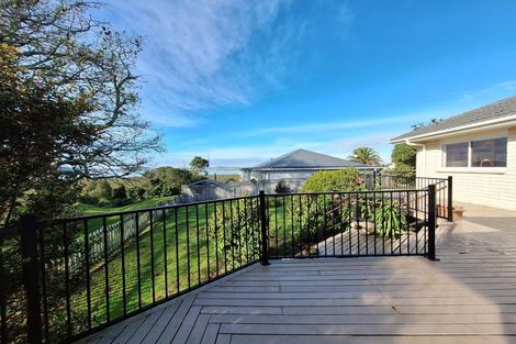 Photo of property in 21 Oakpark Place, West Harbour, Auckland, 0618