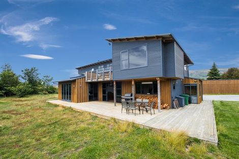 Photo of property in 2 Cleland Close, Wanaka, 9382