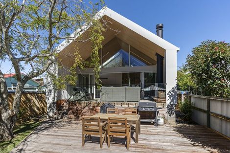 Photo of property in 6 Aubrey Street, New Plymouth, 4310