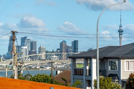 Photo of property in 73 Hinemoa Street, Birkenhead, Auckland, 0626