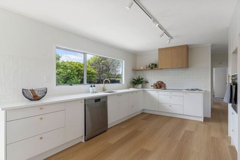 Photo of property in 5 Moxham Grove, Massey, Auckland, 0614