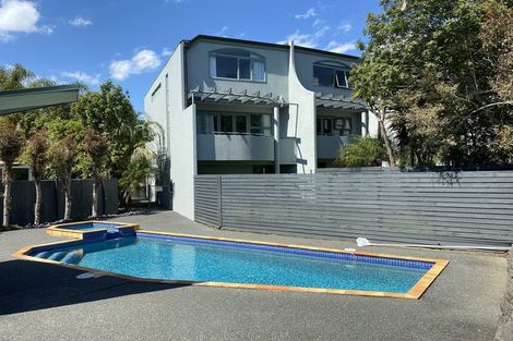 Photo of property in 8/19 Ocean View Road, Hillcrest, Auckland, 0627