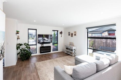 Photo of property in 3 Pierce Street, Marshland, Christchurch, 8083