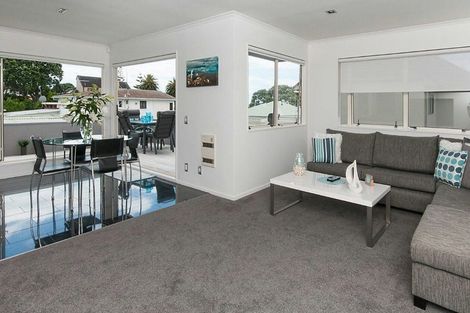 Photo of property in 2/21 The Esplanade, Eastern Beach, Auckland, 2012