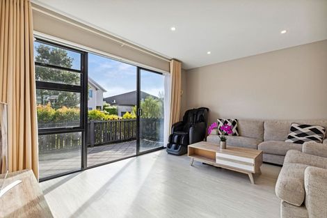 Photo of property in 10 Tihema Lane, Westgate, Auckland, 0614