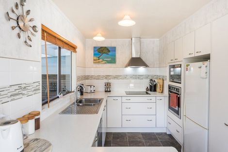 Photo of property in 28a Linklater Avenue, Foxton Beach, Foxton, 4815
