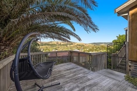Photo of property in 15 Empressa Heights, Helensville, 0800