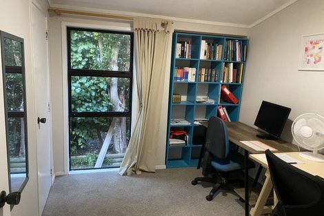 Photo of property in 1/20 Colonial Road, Birkenhead, Auckland, 0626