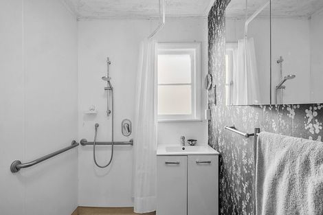 Photo of property in 95 Pioneer Road, Moturoa, New Plymouth, 4310