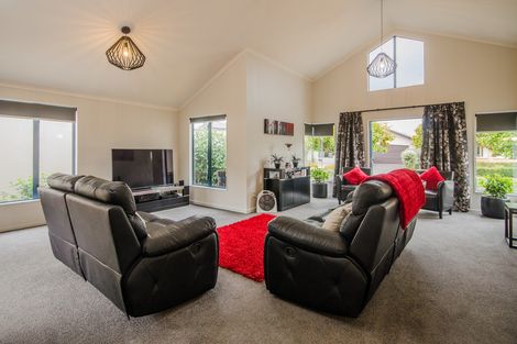 Photo of property in 14 Cellarmans Street, Te Atatu Peninsula, Auckland, 0610