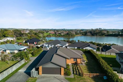 Photo of property in 25 Kauri Drive, Waiuku, 2123