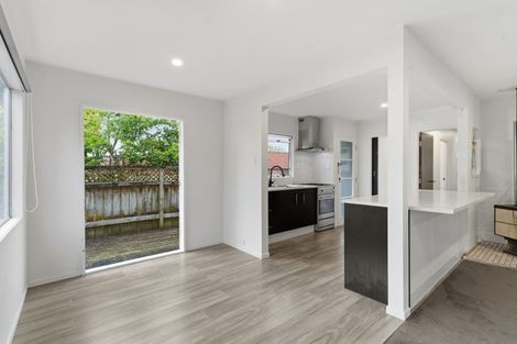Photo of property in 17 Buisson Glade, West Harbour, Auckland, 0618
