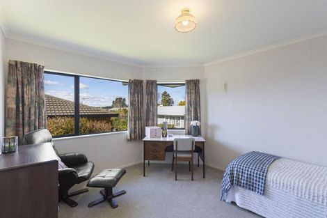 Photo of property in 2/16 Sandel Rise, Merrilands, New Plymouth, 4312