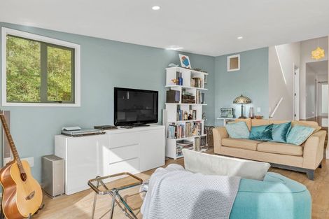 Photo of property in 11 Opou Road, Titirangi, Auckland, 0604