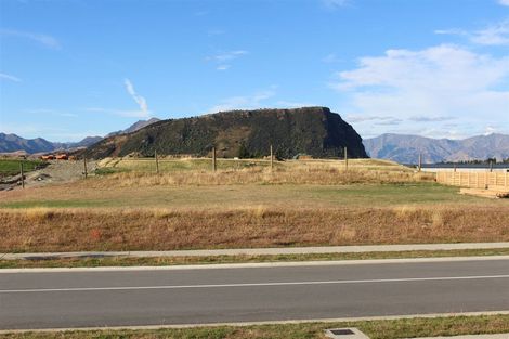 Photo of property in 28 Doug Ledgerwood Drive, Wanaka, 9305