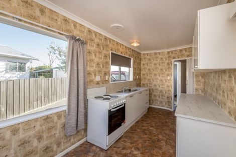 Photo of property in 9 Featherston Street, Levin, 5510