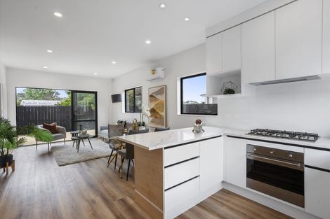 Photo of property in 21a Pipitea Place, Massey, Auckland, 0614