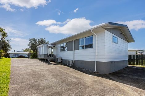 Photo of property in 3 Toporoa View, Ascot Park, Porirua, 5024
