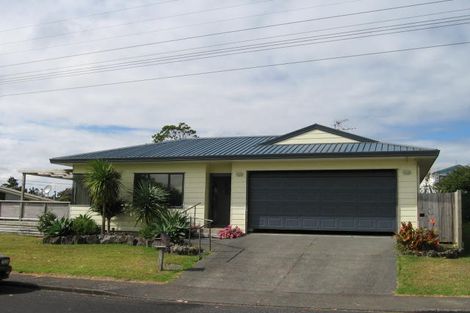 Photo of property in 4 Barron Drive, Green Bay, Auckland, 0604