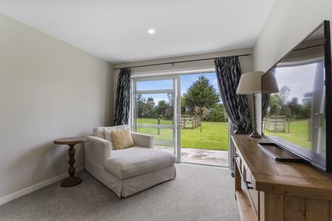 Photo of property in 3 Takapu Road, Manakau, Levin, 5573