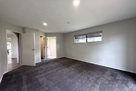 Photo of property in 11 Van Dyke Place, West Harbour, Auckland, 0618