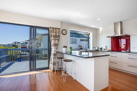 Photo of property in 6 Ettrick Grove, Papakowhai, Porirua, 5024