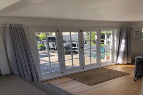 Photo of property in 98 Eskdale Road, Birkdale, Auckland, 0626