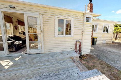 Photo of property in 20 Racecourse Road, Waiuku, 2123