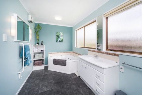 Photo of property in 32 Shelton Place, Feilding, 4702