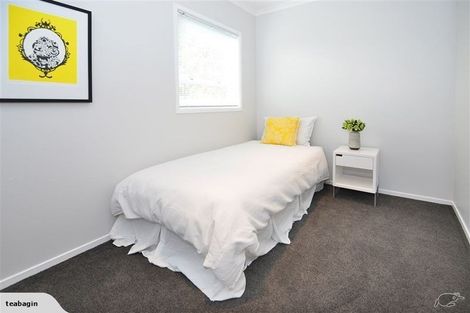 Photo of property in 28 Totaravale Drive, Totara Vale, Auckland, 0629